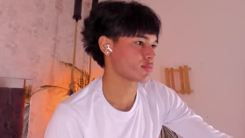 Snapshot of david_lux chatting on November 29, 2025, 1:03 pm David online show from November 29, 2025, 1:03 pm