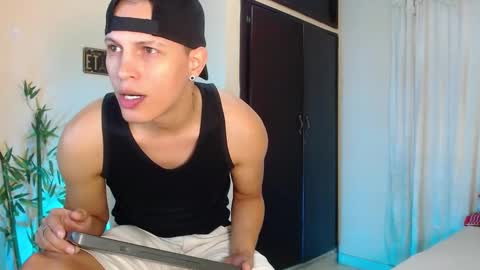 Snapshot of david_neill chatting on December 21, 2024, 3:31 pm David Neill online show from December 21, 2024, 3:31 pm