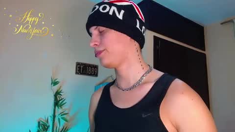 Snapshot of david_neill chatting on December 31, 2024, 2:08 am David Neill online show from December 31, 2024, 2:08 am