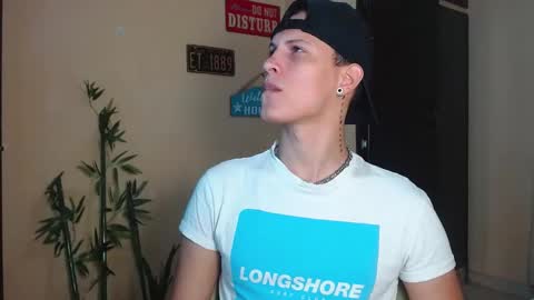 Snapshot of david_neill chatting on January 5, 2025, 6:24 pm David Neill online show from January 5, 2025, 6:24 pm