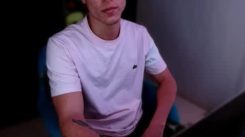 Snapshot of davidsalazar33 chatting on November 13, 2025, 5:50 am davidsalazar33 online show from November 13, 2025, 5:50 am