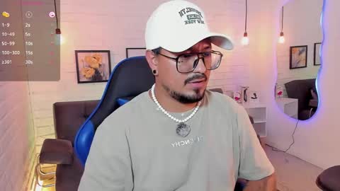 Snapshot of daviidevans chatting on September 15, 2025, 4:51 pm David Evans online show from September 15, 2025, 4:51 pm