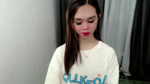 Snapshot of davinascott_03 chatting on October 7, 2025, 12:41 am Davina online show from October 7, 2025, 12:41 am