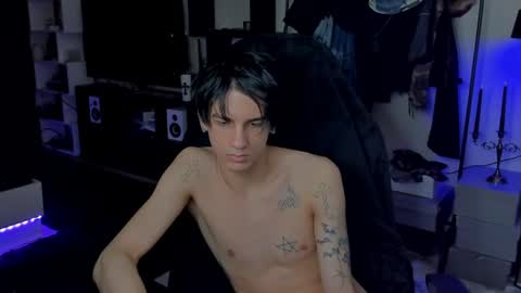 Snapshot of davisross chatting on June 11, 2026, 12:32 am davis online show from June 11, 2026, 12:32 am