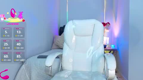 dawn_16 online show from July 15, 2026, 9:42 pm