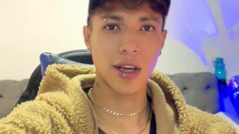 Snapshot of daxonreyy_ chatting on February 16, 2026, 12:34 pm Daxon online show from February 16, 2026, 12:34 pm