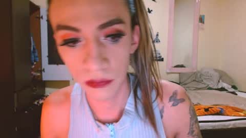 Snapshot of dayanna_01_ chatting on May 18, 2026, 11:43 pm dayanna_01_ online show from May 18, 2026, 11:43 pm