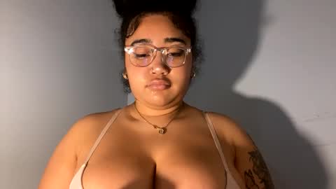 Snapshot of dayqueen1 chatting on May 16, 2026, 10:36 am dayqueen1 online show from May 16, 2026, 10:36 am