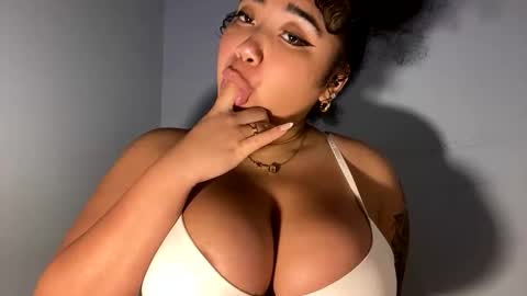 Snapshot of dayqueen1 chatting on June 4, 2026, 7:47 am dayqueen1 online show from June 4, 2026, 7:47 am