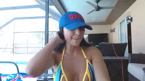 Snapshot of dazeydo chatting on March 8, 2025, 7:42 pm Dazey online show from March 8, 2025, 7:42 pm