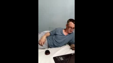 Dazzill online show from April 30, 2026, 7:42 pm