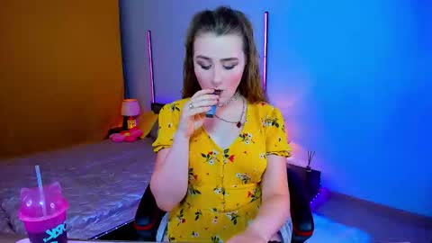 Snapshot of dazzlemoves chatting on June 11, 2026, 2:33 am Zlata Golden online show from June 11, 2026, 2:33 am