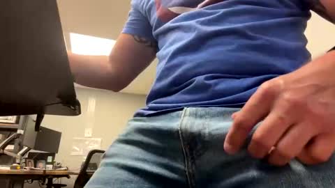 Snapshot of dblum75 chatting on April 27, 2026, 10:35 am dblum75 online show from April 27, 2026, 10:35 am