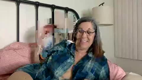 Snapshot of ddmolly chatting on April 18, 2026, 3:32 am DDMolly online show from April 18, 2026, 3:32 am