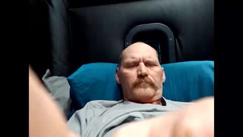 ddowning670 online show from April 12, 2026, 4:17 am