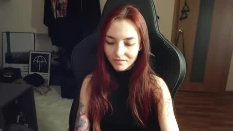 Snapshot of dead_girll chatting on March 7, 2025, 9:17 pm freak online show from March 7, 2025, 9:17 pm