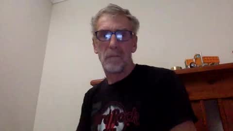 Snapshot of deanofflove2210 chatting on December 16, 2024, 7:48 am deanofflove2210 online show from December 16, 2024, 7:48 am