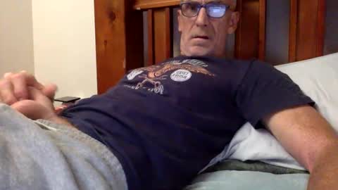 Snapshot of deanofflove2210 chatting on December 21, 2024, 10:28 am deanofflove2210 online show from December 21, 2024, 10:28 am