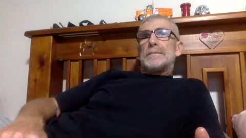 Snapshot of deanofflove2210 chatting on January 4, 2025, 1:10 pm deanofflove2210 online show from January 4, 2025, 1:10 pm
