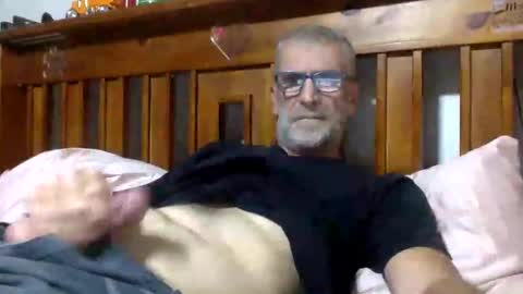 Snapshot of deanofflove2210 chatting on January 9, 2025, 5:23 am deanofflove2210 online show from January 9, 2025, 5:23 am