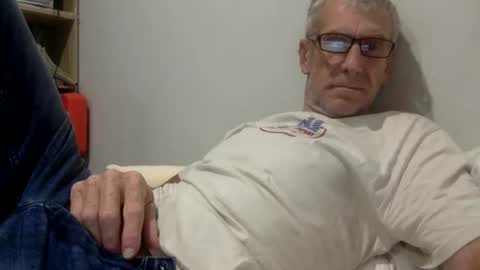 deanofflove221000 online show from December 22, 2025, 12:57 pm