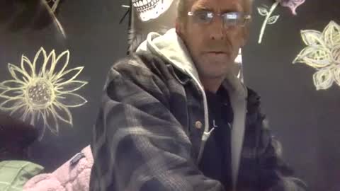 deanofflove221000 online show from May 5, 2026, 1:57 am