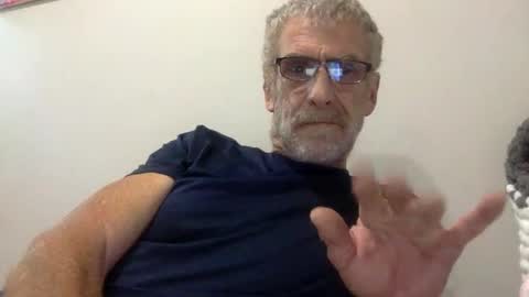 deanofflove221000 online show from May 10, 2026, 4:28 am