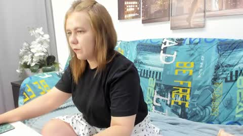 Holly online show from June 3, 2026, 1:30 am