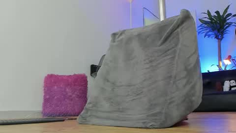 dearmilu28 online show from March 25, 2026, 6:58 pm