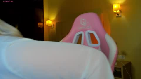 Debbie Mon Tue Fri Sun Sat GMT 3 1000am - 0400pm  online show from February 9, 2026, 5:28 pm