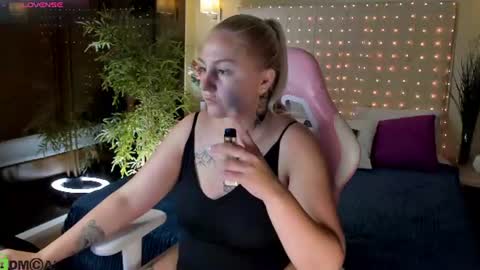 Snapshot of debbie_taylor chatting on July 23, 2026, 5:22 pm Debbie Mon Tue Fri Sun Sat GMT 3 1000am - 0400pm online show from July 23, 2026, 5:22 pm