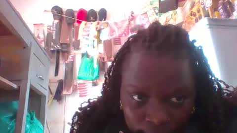 Snapshot of debbyslatter chatting on December 17, 2025, 9:15 am debbyslatter online show from December 17, 2025, 9:15 am