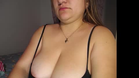 Snapshot of debie_lehee chatting on December 13, 2024, 12:20 am Victoria online show from December 13, 2024, 12:20 am