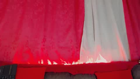 deboragill online show from June 10, 2026, 12:44 am