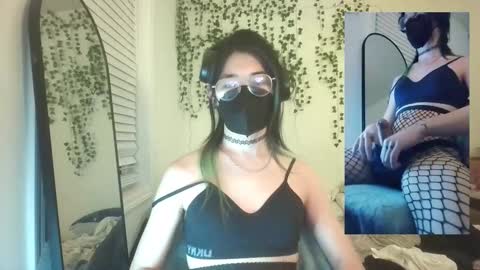 deciduousdoll online show from November 5, 2025, 11:49 pm