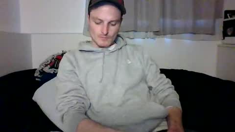 Dee4dayz online show from May 4, 2026, 1:01 am