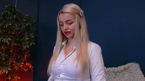 DeeaVIP online show from May 1, 2026, 5:34 am