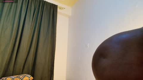 Snapshot of deeloverxx chatting on March 25, 2026, 7:20 pm Dee online show from March 25, 2026, 7:20 pm