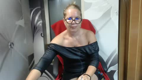 Snapshot of deepintoyourmind chatting on June 18, 2026, 2:45 am hi guys i m a cute milf i m here for good time and nice people pls be respectfool and enjoy me online show from June 18, 2026, 2:45 am