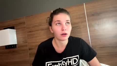 Snapshot of deepthroatqueen33 chatting on March 4, 2026, 10:49 pm deepthroatqueen33 online show from March 4, 2026, 10:49 pm