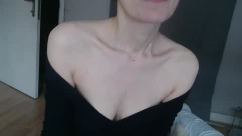 KamiDevi online show from October 19, 2025, 2:29 pm