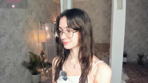 Snapshot of defeded_lovee chatting on November 27, 2025, 7:38 pm Amy online show from November 27, 2025, 7:38 pm