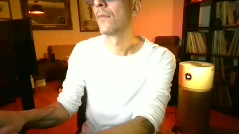 Snapshot of degrandis chatting on November 23, 2025, 10:20 pm Luka Magic online show from November 23, 2025, 10:20 pm