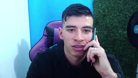 Snapshot of deiby_baby chatting on December 17, 2024, 8:54 pm DEIBY online show from December 17, 2024, 8:54 pm