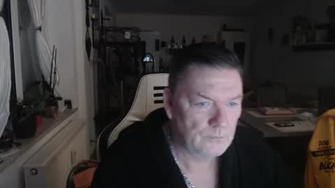 deinprinz2312 online show from January 9, 2025, 2:22 am