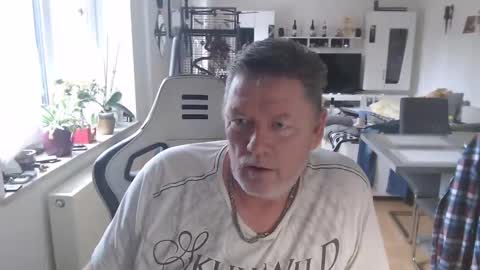 deinprinz2312 online show from February 21, 2025, 8:51 am