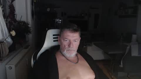 deinprinz2312 online show from October 11, 2025, 3:39 am