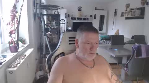 deinprinz2312 online show from October 28, 2025, 9:57 am