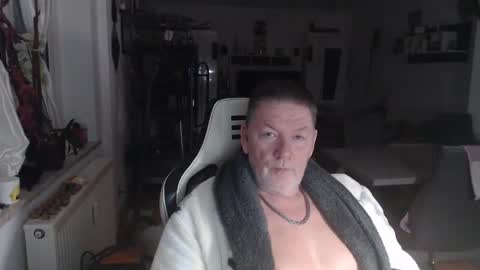 deinprinz2312 online show from November 23, 2025, 3:50 am