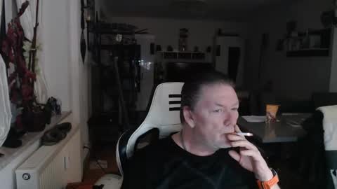 deinprinz2312 online show from February 3, 2026, 5:27 am